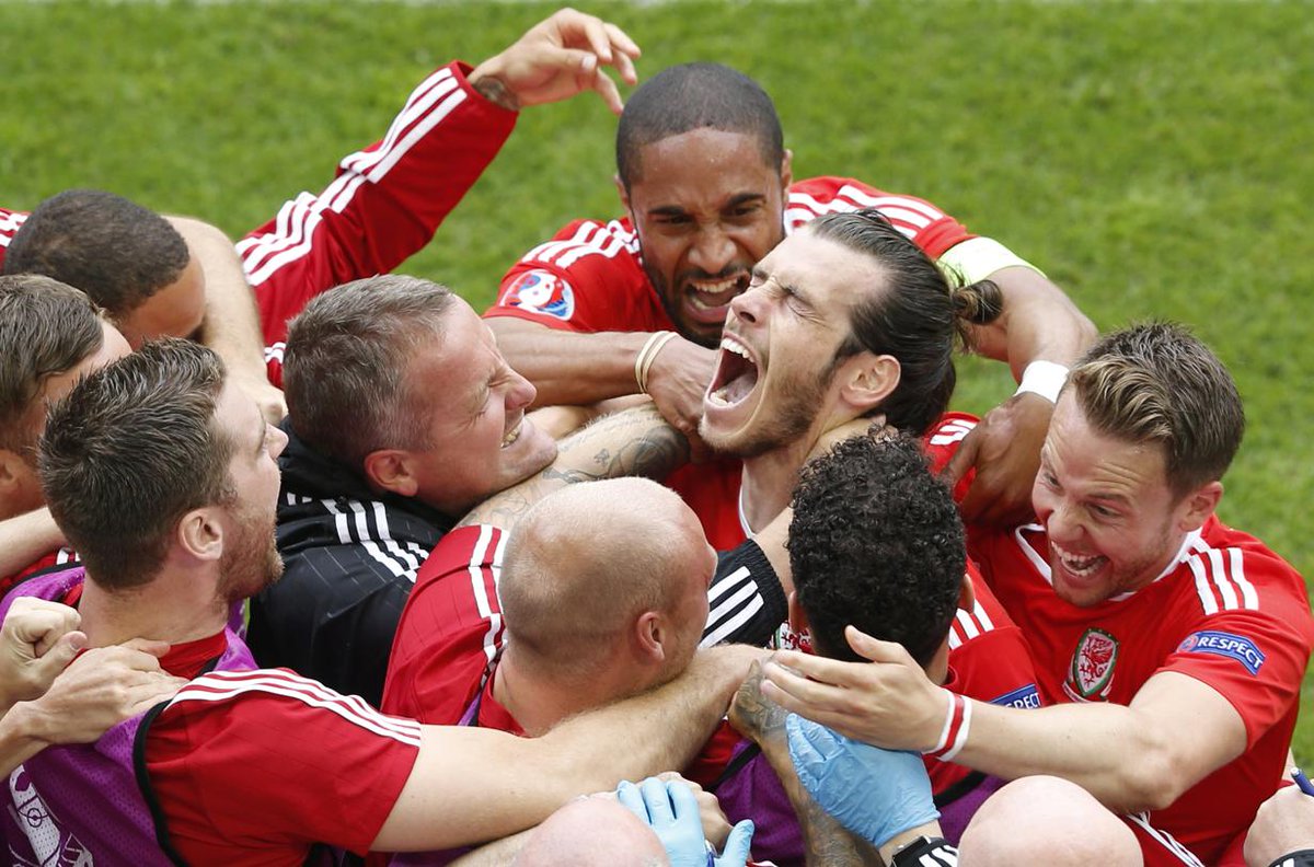 gareth bale and robson-kanu score to give wal 2-1 win over svk